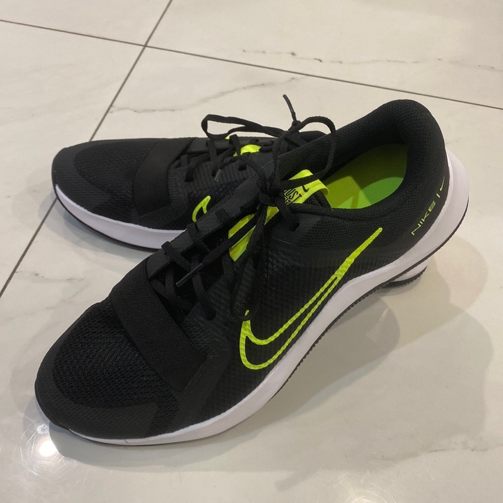 Never worn Nike training sneakers size 11